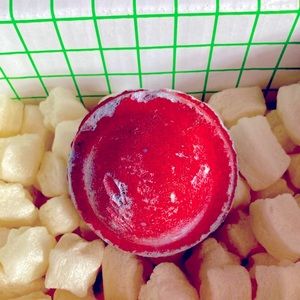 Lush SPACE GIRL Bath Bomb